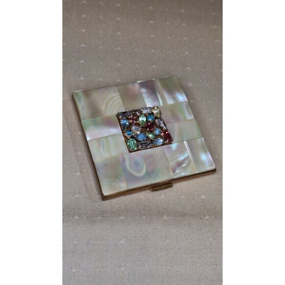 VINTAGE 1950'S MOTHER-OF-PEARL MULTICOLOR COMPACT BY EVANS MADE IN THE USA - Picture 1 of 7